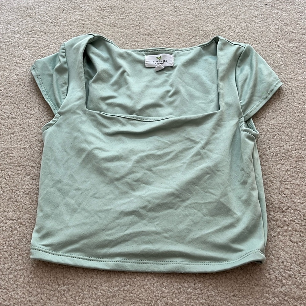 live the moment square neck tee size xs